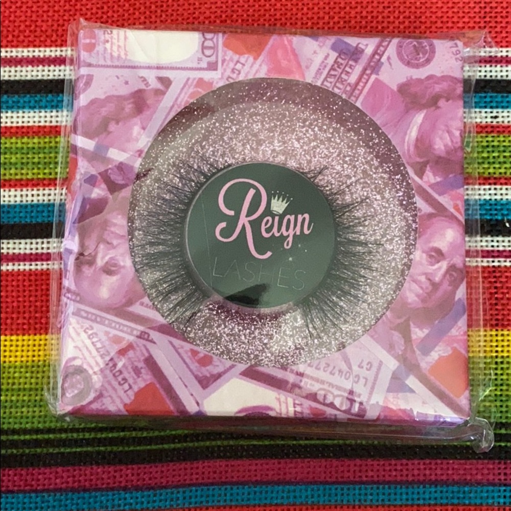 Reign Lashes “Lauren” 🌻 NEW IN PACKAGING!